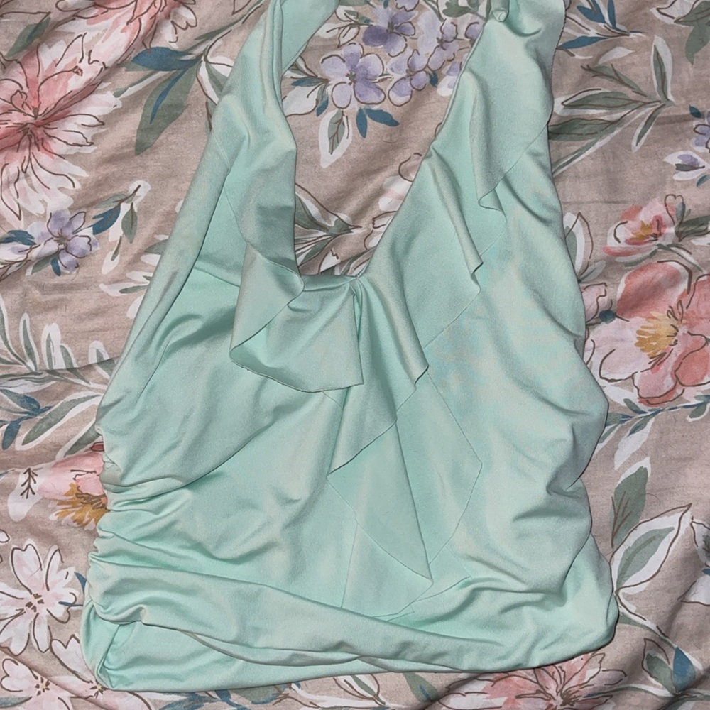Ruffle Halter V-Neck Halter - Picture 4 of 6